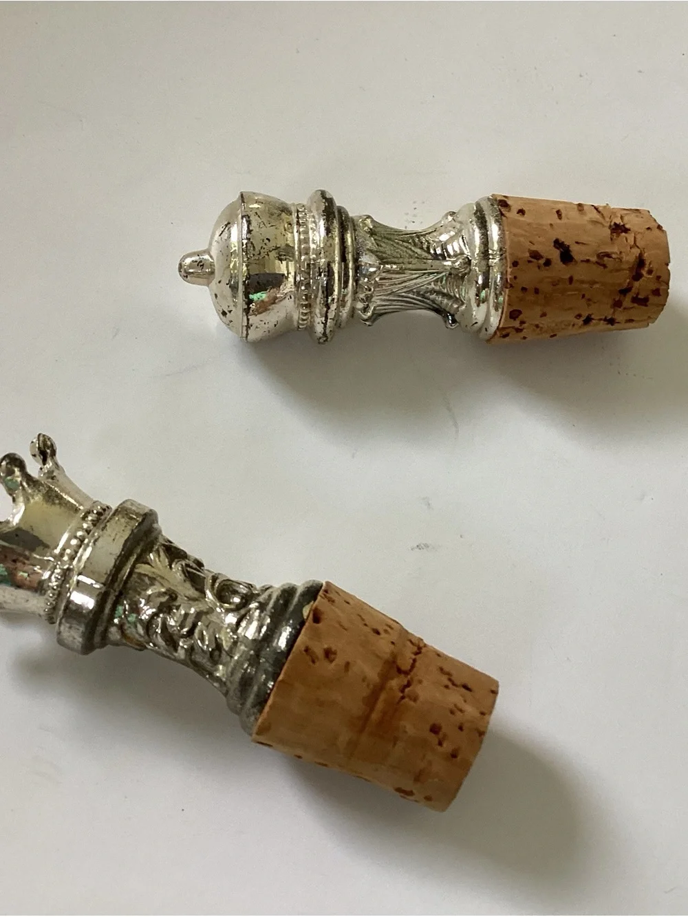 Silver Crown Decorative Wine Stopper - Metallic Silver